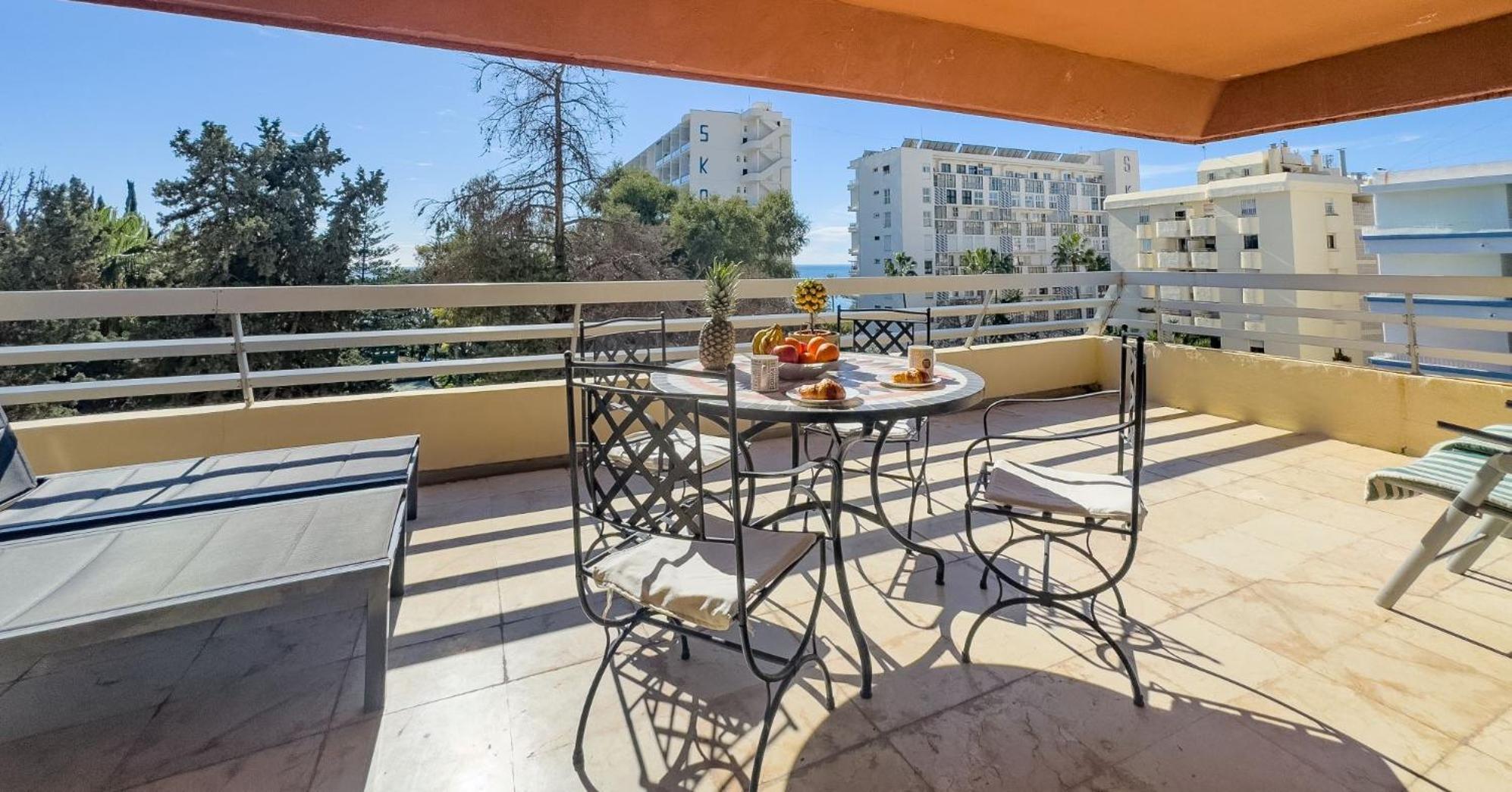 Spacious Two Bedroom In Centre Apartment