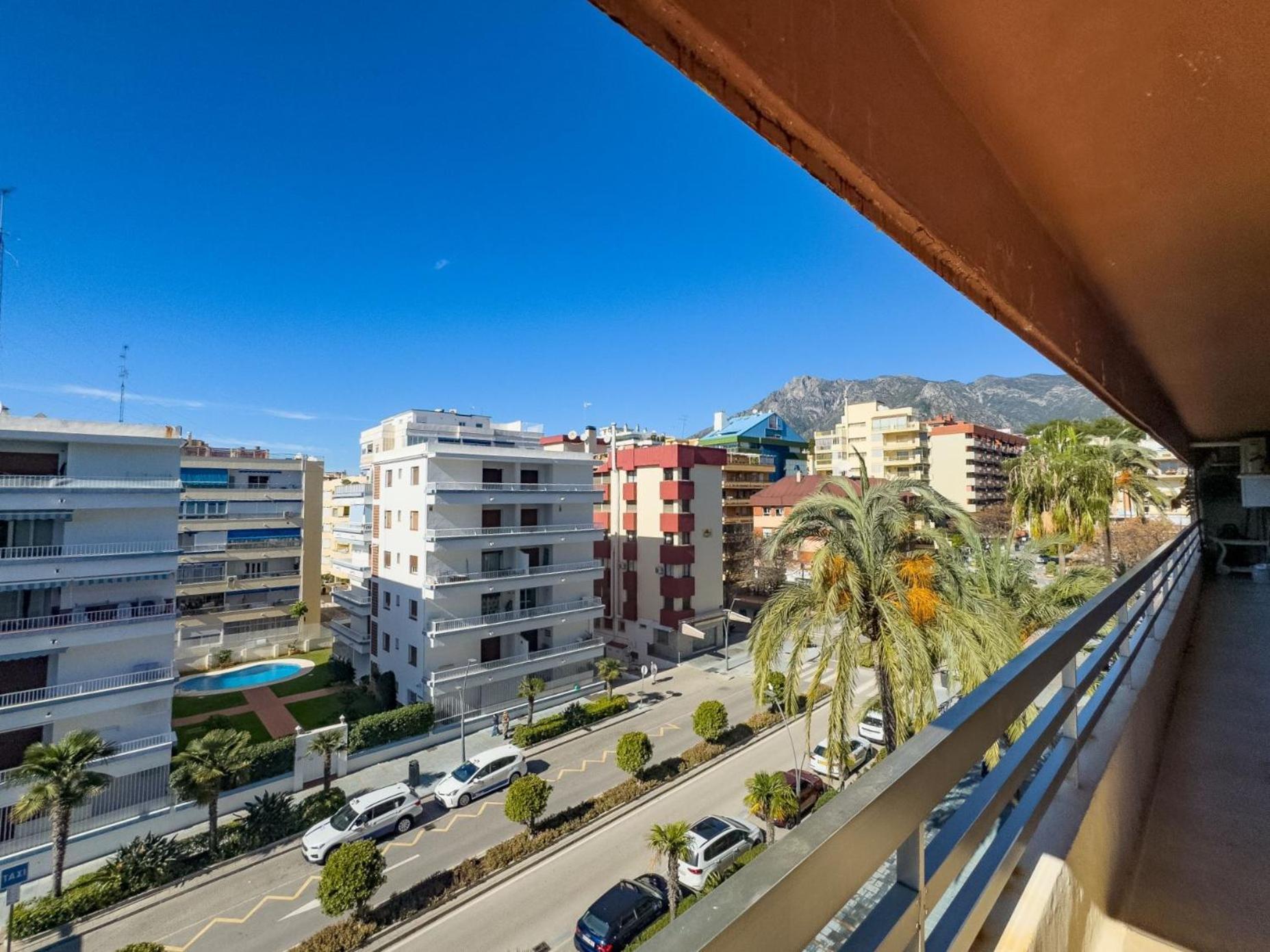 Spacious Two Bedroom In Centre Apartment