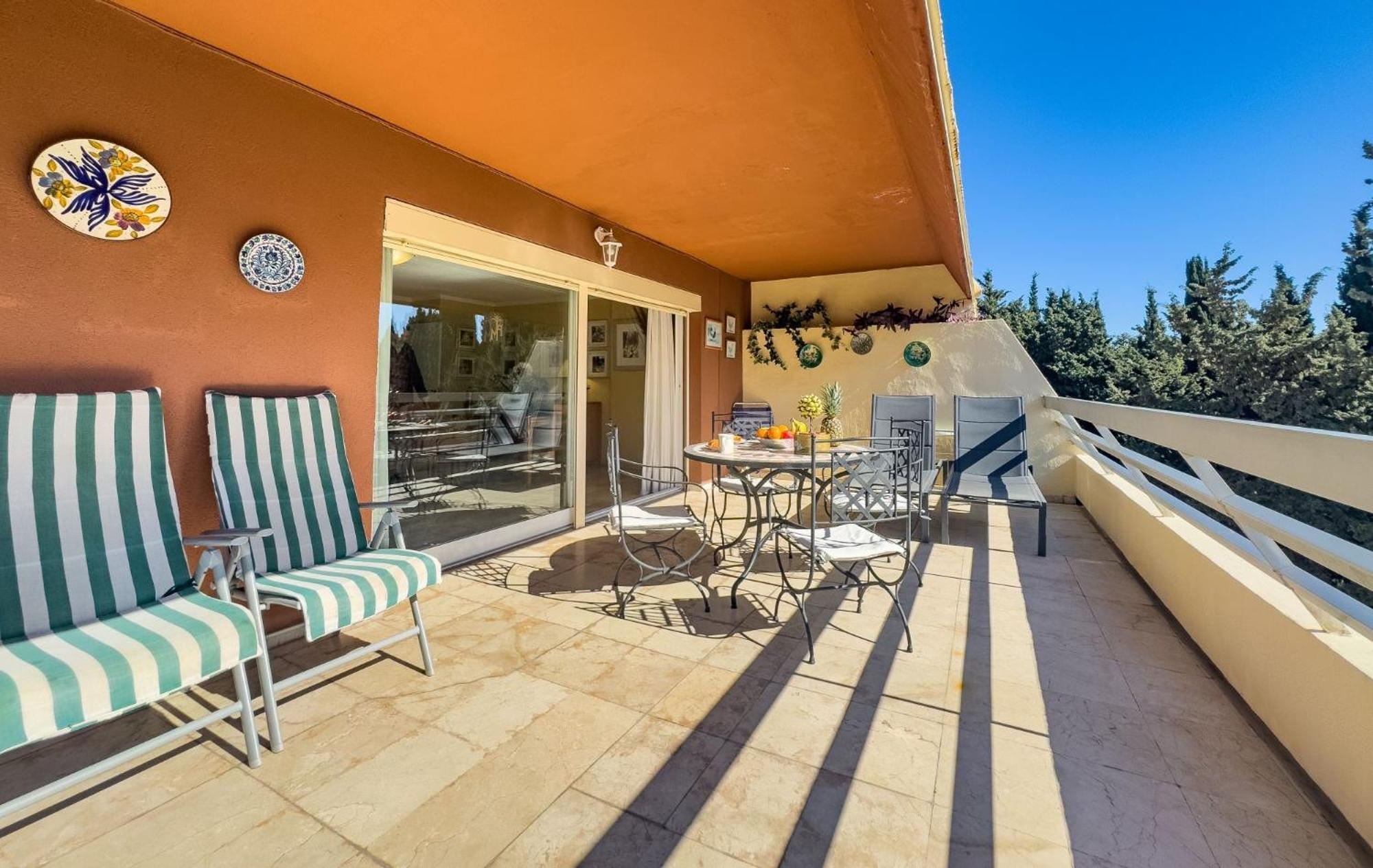 Spacious Two Bedroom In Centre Apartment