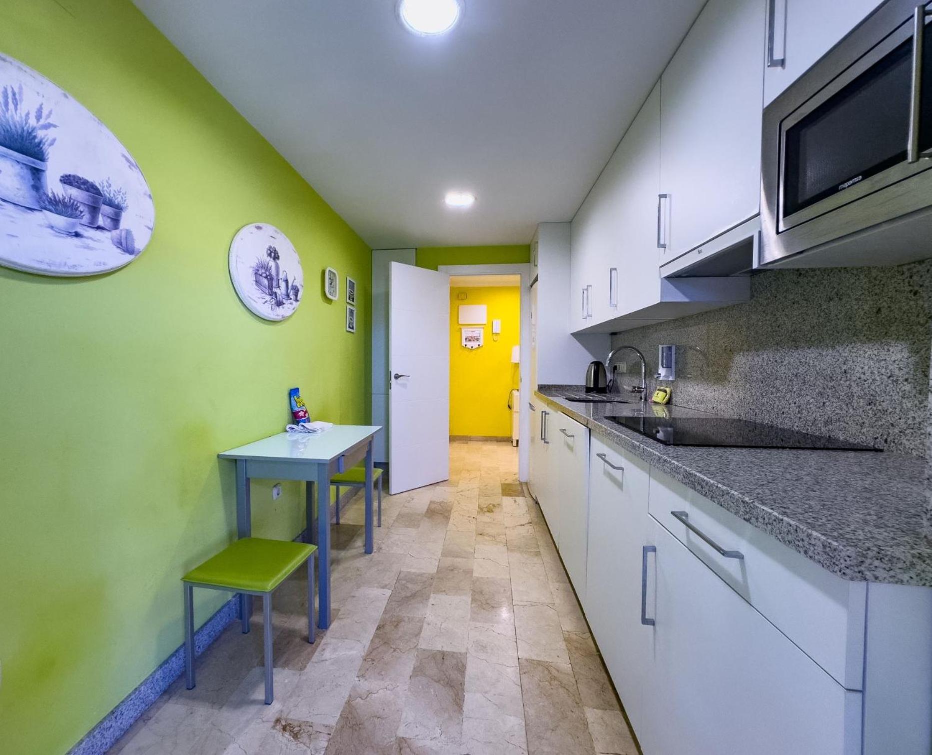 Apartment Spacious Two Bedroom In Centre